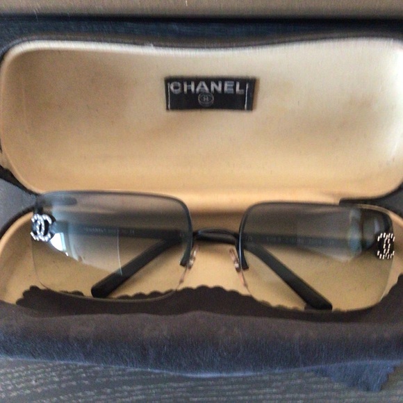 Chanel sunglasses - Picture 1 of 15